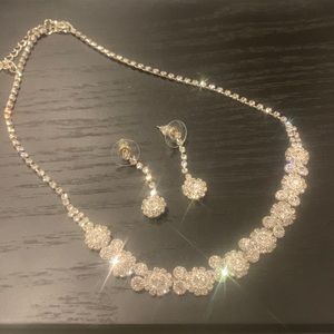 Costume jewelry - Necklace and earring set